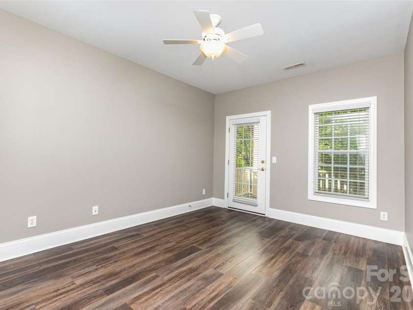 239 Faulkner Way, Davidson, NC 28036.  MLS# CAR4415330, YatesRealty ID 47752. 
