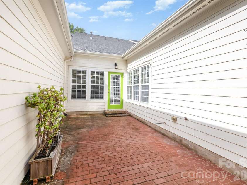 239 Faulkner Way, Davidson, NC 28036.  MLS# CAR4415330, YatesRealty ID 47752. 