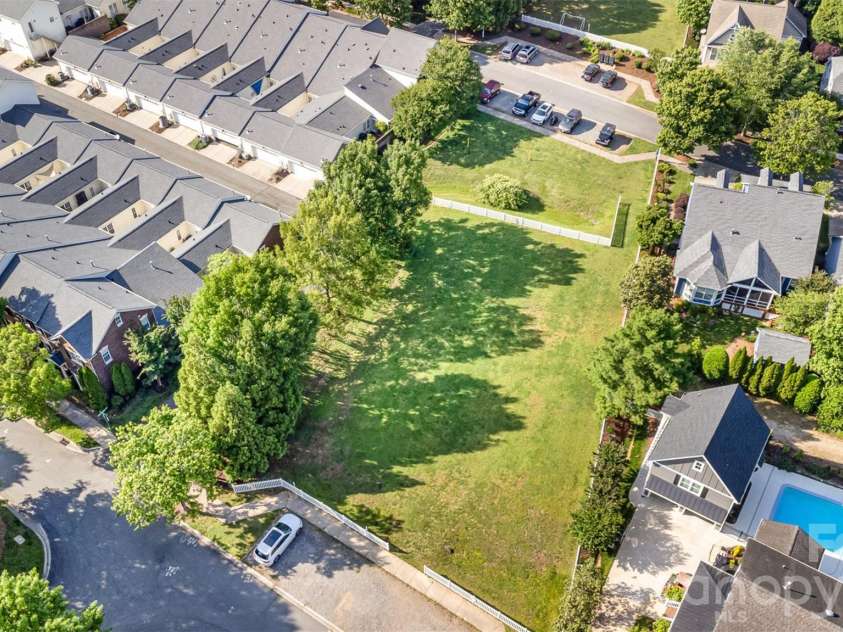 239 Faulkner Way, Davidson, NC 28036.  MLS# CAR4415330, YatesRealty ID 47752. 