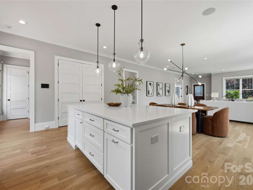 4342 Walker Road, Charlotte, NC 28211.  MLS# CAR4416343, YatesRealty ID 47757. 