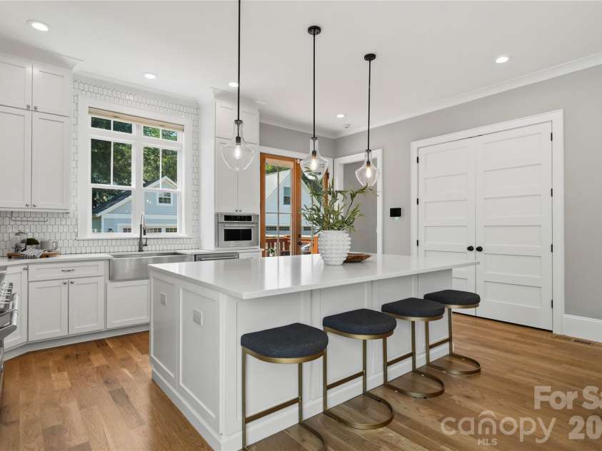 4342 Walker Road, Charlotte, NC 28211.  MLS# CAR4416343, YatesRealty ID 47757. 