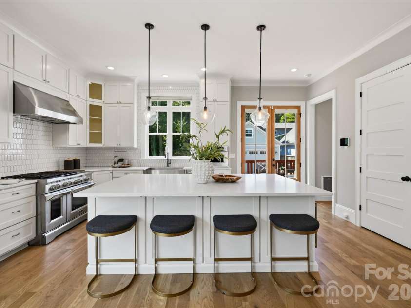 4342 Walker Road, Charlotte, NC 28211.  MLS# CAR4416343, YatesRealty ID 47757. 