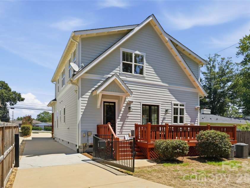 4342 Walker Road, Charlotte, NC 28211.  MLS# CAR4416343, YatesRealty ID 47757. 