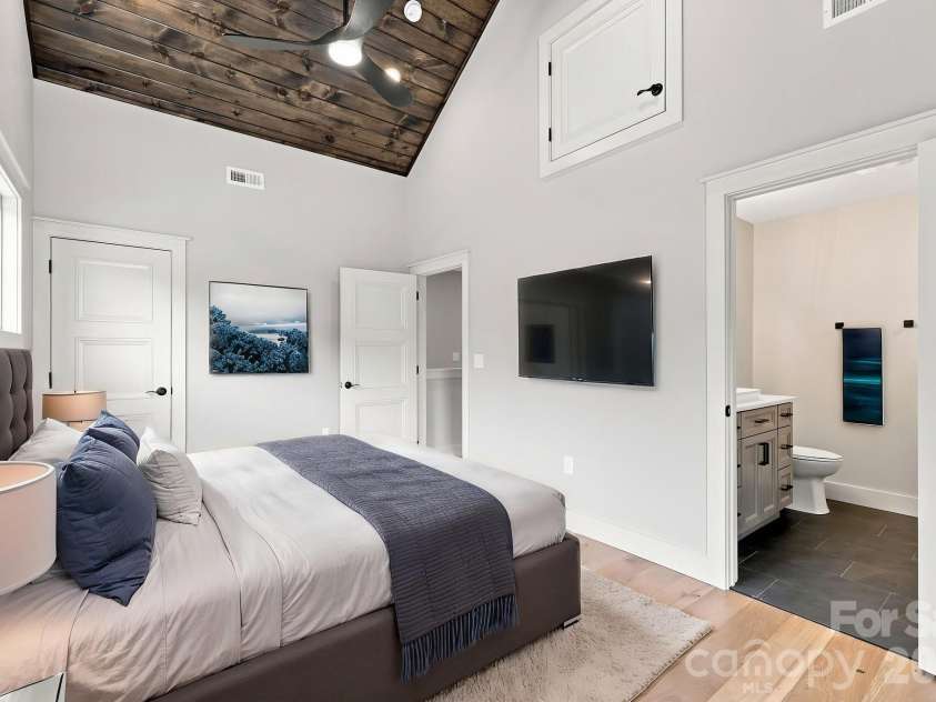 128 Chepstow Place, Black Mountain, NC 28711.  MLS# CAR4415709, YatesRealty ID 47759. 2nd Ensuite Bedroom