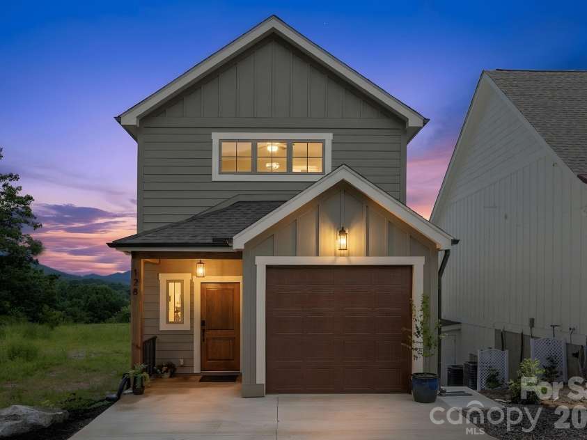 128 Chepstow Place, Black Mountain, NC 28711.  MLS# CAR4415709, YatesRealty ID 47759. 