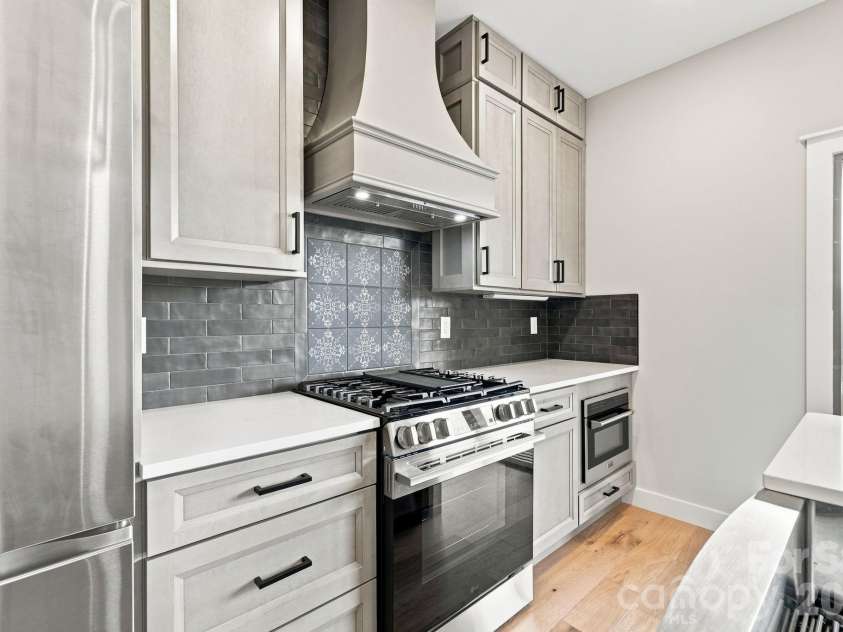 128 Chepstow Place, Black Mountain, NC 28711.  MLS# CAR4415709, YatesRealty ID 47759. Gourmet Kitchen