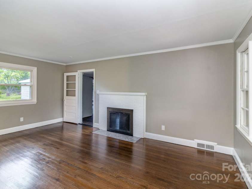 5323 Hilltop Circle, Charlotte, NC 28269.  MLS# CAR4240041, YatesRealty ID 4776. 