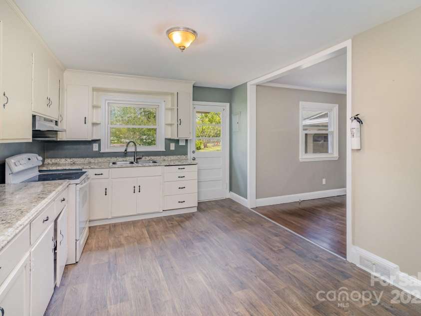 5323 Hilltop Circle, Charlotte, NC 28269.  MLS# CAR4240041, YatesRealty ID 4776. 