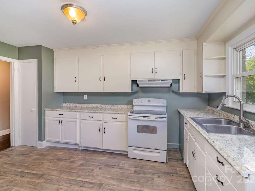 5323 Hilltop Circle, Charlotte, NC 28269.  MLS# CAR4240041, YatesRealty ID 4776. 