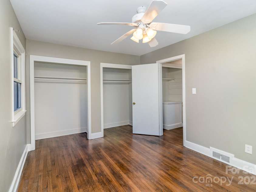 5323 Hilltop Circle, Charlotte, NC 28269.  MLS# CAR4240041, YatesRealty ID 4776. 