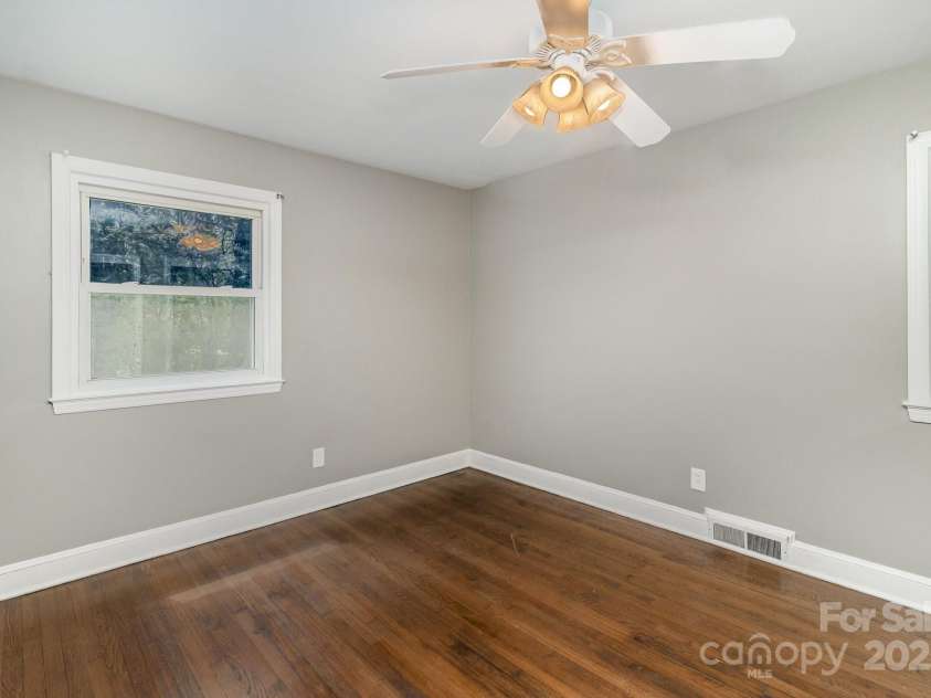 5323 Hilltop Circle, Charlotte, NC 28269.  MLS# CAR4240041, YatesRealty ID 4776. 