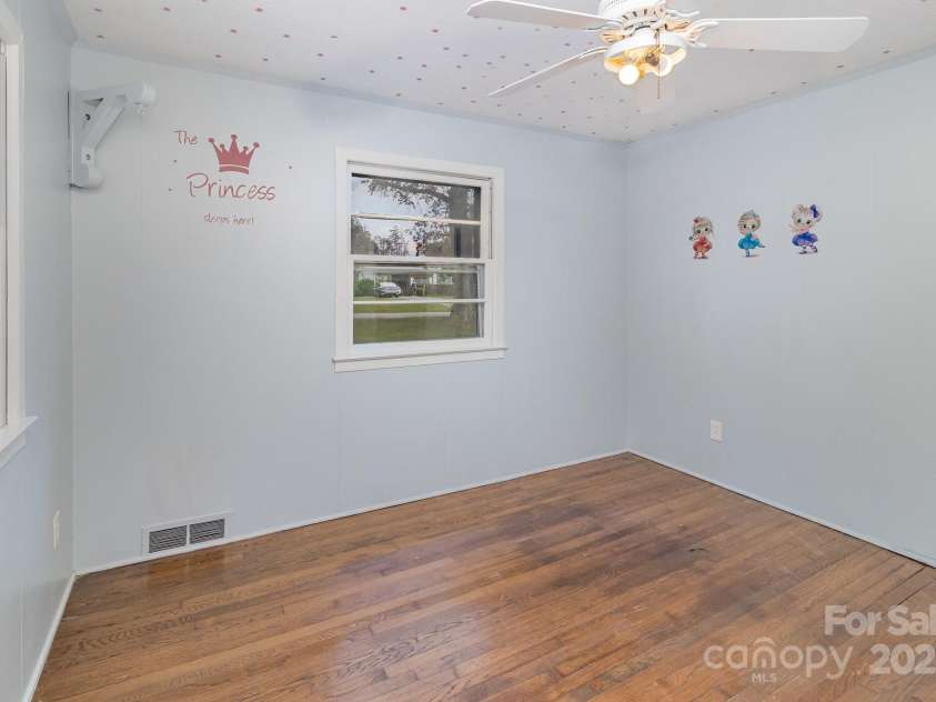 5323 Hilltop Circle, Charlotte, NC 28269.  MLS# CAR4240041, YatesRealty ID 4776. 