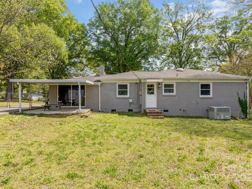 5323 Hilltop Circle, Charlotte, NC 28269.  MLS# CAR4240041, YatesRealty ID 4776. 