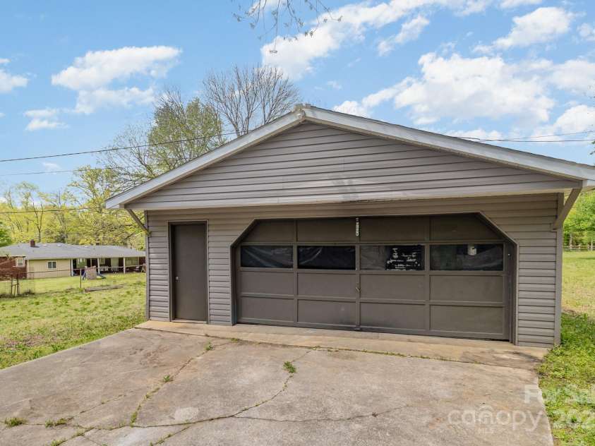 5323 Hilltop Circle, Charlotte, NC 28269.  MLS# CAR4240041, YatesRealty ID 4776. 