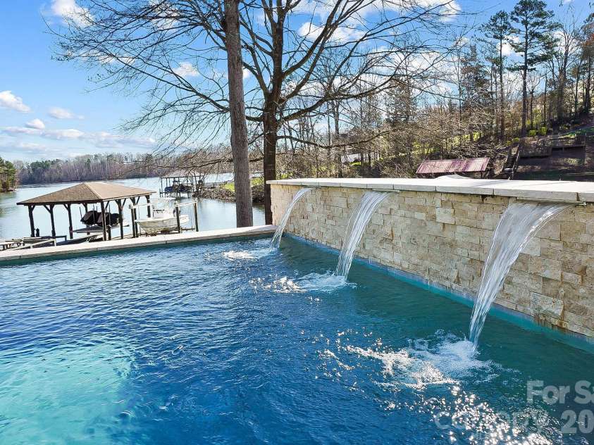8320 Catawba Cove Drive, Belmont, NC 28012.  MLS# CAR4356566, YatesRealty ID 4776. 