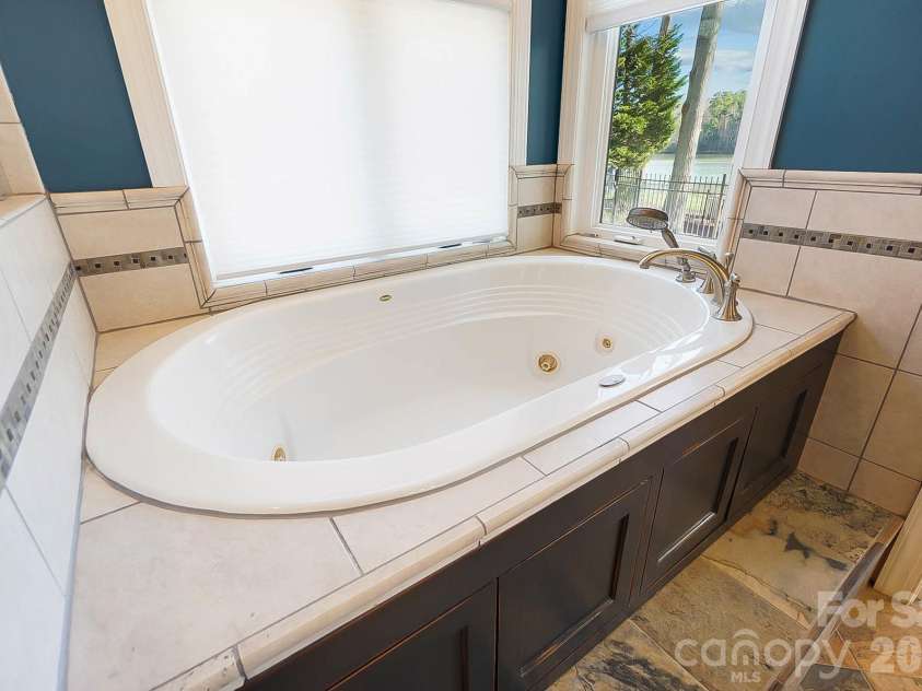 8320 Catawba Cove Drive, Belmont, NC 28012.  MLS# CAR4356566, YatesRealty ID 4776. 