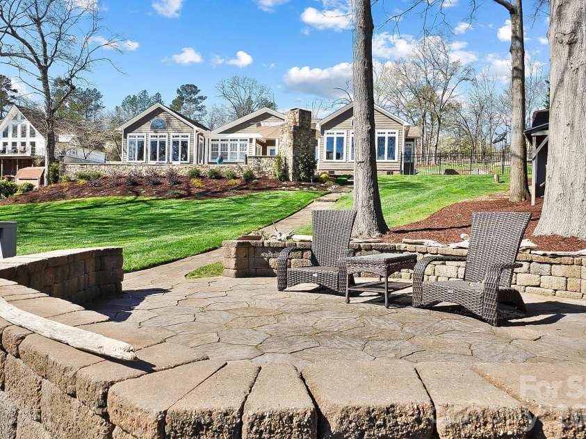 8320 Catawba Cove Drive, Belmont, NC 28012.  MLS# CAR4356566, YatesRealty ID 4776. 