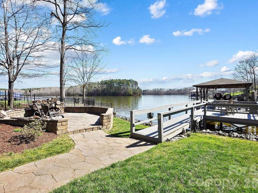 8320 Catawba Cove Drive, Belmont, NC 28012.  MLS# CAR4356566, YatesRealty ID 4776. 