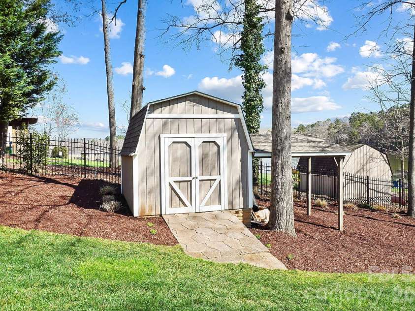 8320 Catawba Cove Drive, Belmont, NC 28012.  MLS# CAR4356566, YatesRealty ID 4776. 
