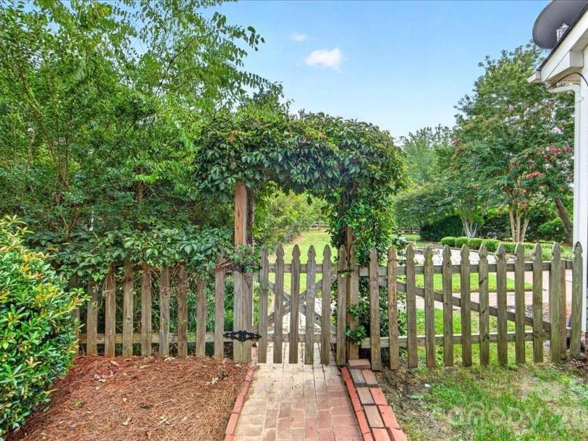 6200 Greengate Lane, Waxhaw, NC 28173.  MLS# CAR4419296, YatesRealty ID 47760. 