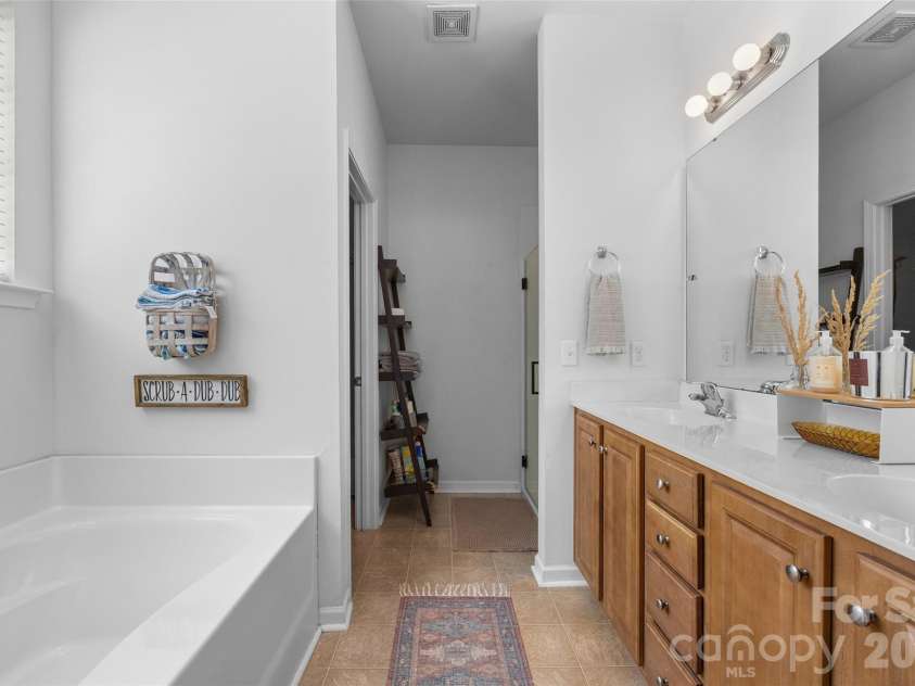 14918 Brotherly Lane, Charlotte, NC 28278.  MLS# CAR4417944, YatesRealty ID 47761. 