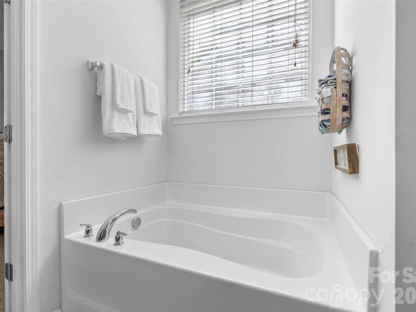 14918 Brotherly Lane, Charlotte, NC 28278.  MLS# CAR4417944, YatesRealty ID 47761. 