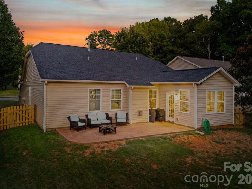 14918 Brotherly Lane, Charlotte, NC 28278.  MLS# CAR4417944, YatesRealty ID 47761. 