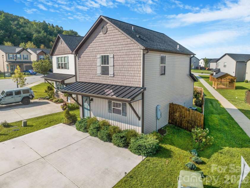 738 Cardwell Lane, Fletcher, NC 28732.  MLS# CAR4419188, YatesRealty ID 47765. 
