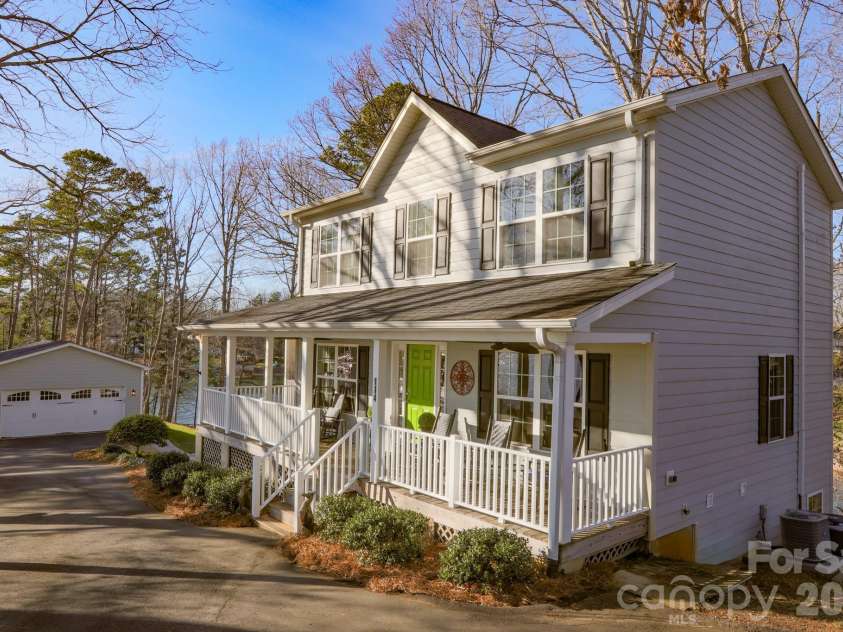 114 Newark Lane, Mooresville, NC 28117.  MLS# CAR4337366, YatesRealty ID 4777. 