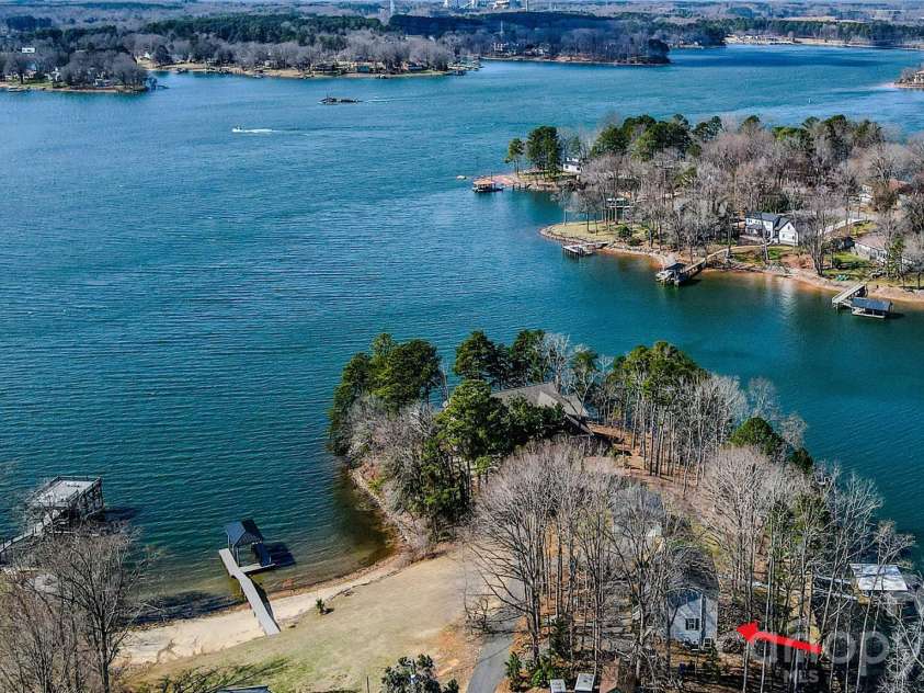 114 Newark Lane, Mooresville, NC 28117.  MLS# CAR4337366, YatesRealty ID 4777. 