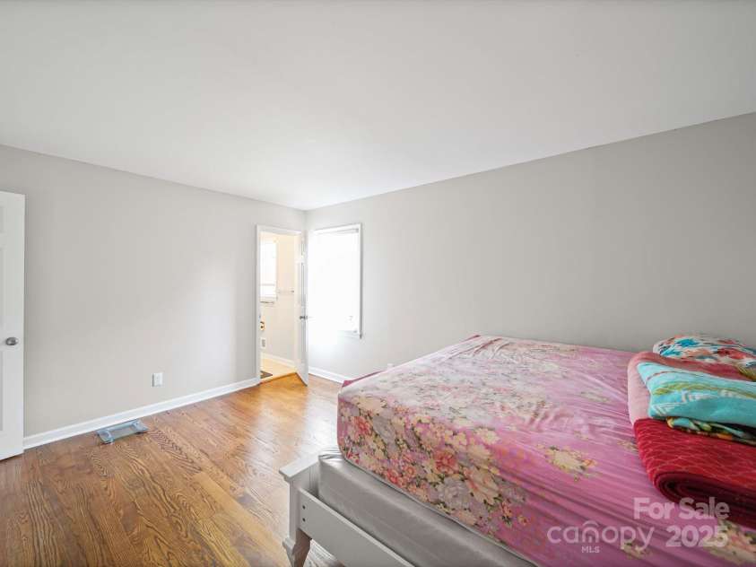 7335 Meadowdale Lane, Charlotte, NC 28212.  MLS# CAR4291836, YatesRealty ID 4777. 