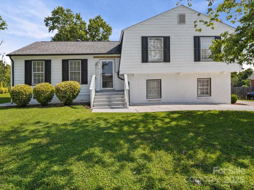 7335 Meadowdale Lane, Charlotte, NC 28212.  MLS# CAR4291836, YatesRealty ID 4777. 