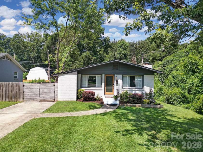 3335 Dunaire Drive, Charlotte, NC 28205.  MLS# CAR4419256, YatesRealty ID 47772. 