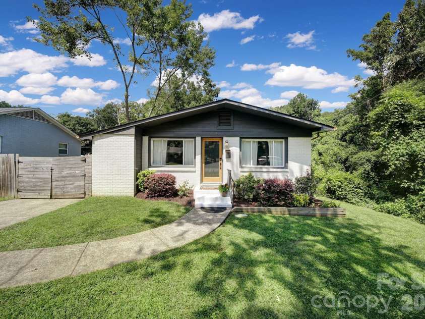 3335 Dunaire Drive, Charlotte, NC 28205.  MLS# CAR4419256, YatesRealty ID 47772. 