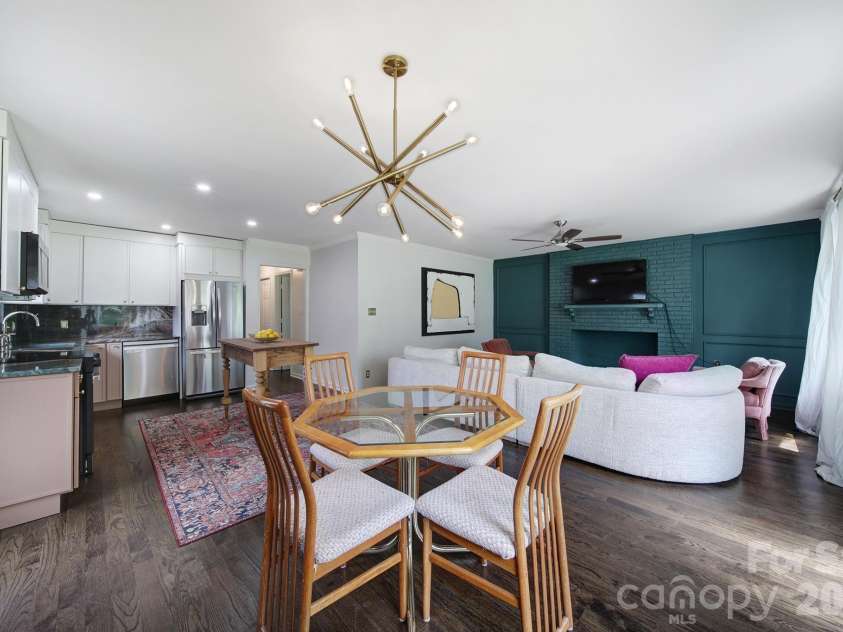 3335 Dunaire Drive, Charlotte, NC 28205.  MLS# CAR4419256, YatesRealty ID 47772. 