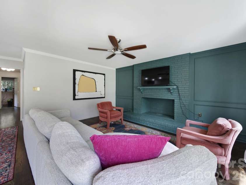 3335 Dunaire Drive, Charlotte, NC 28205.  MLS# CAR4419256, YatesRealty ID 47772. 