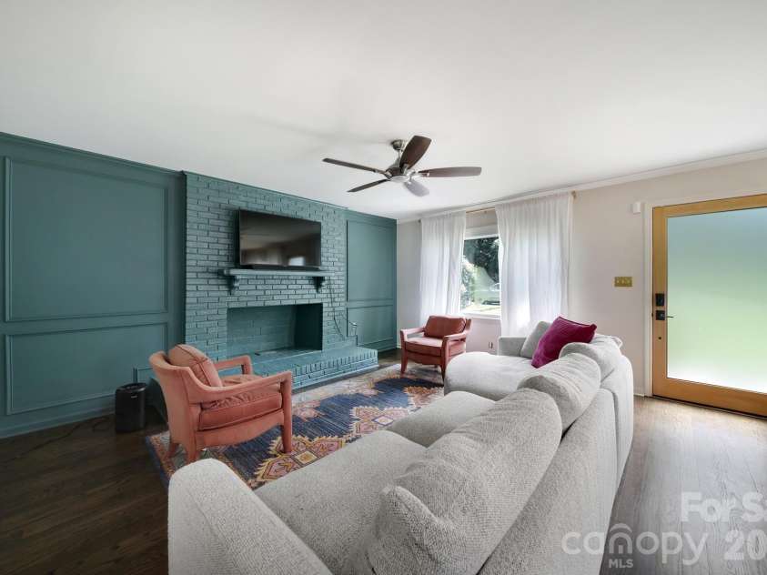 3335 Dunaire Drive, Charlotte, NC 28205.  MLS# CAR4419256, YatesRealty ID 47772. 