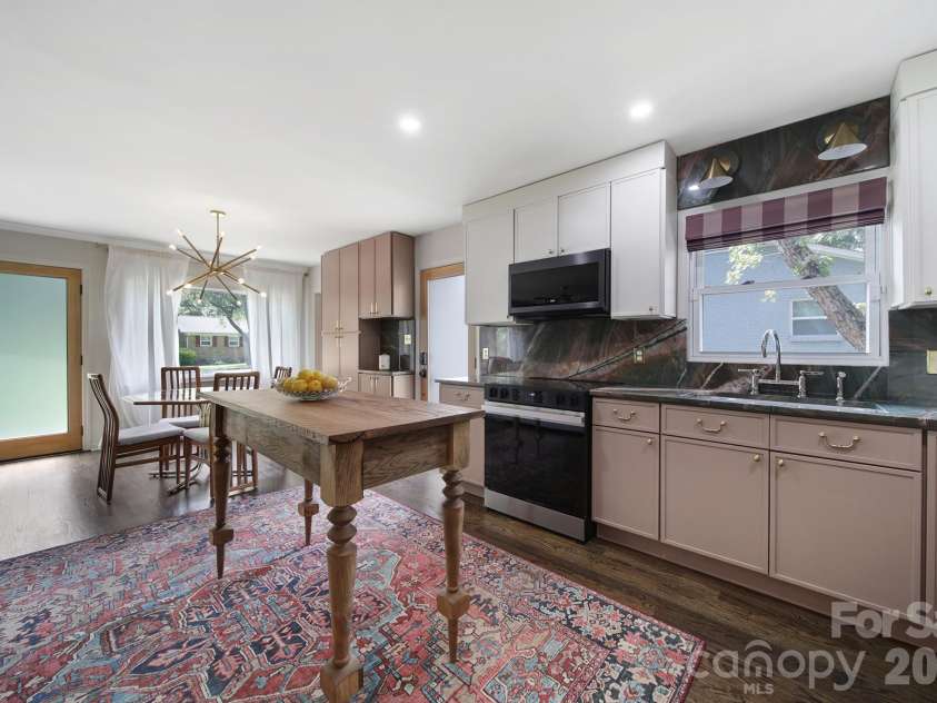 3335 Dunaire Drive, Charlotte, NC 28205.  MLS# CAR4419256, YatesRealty ID 47772. 