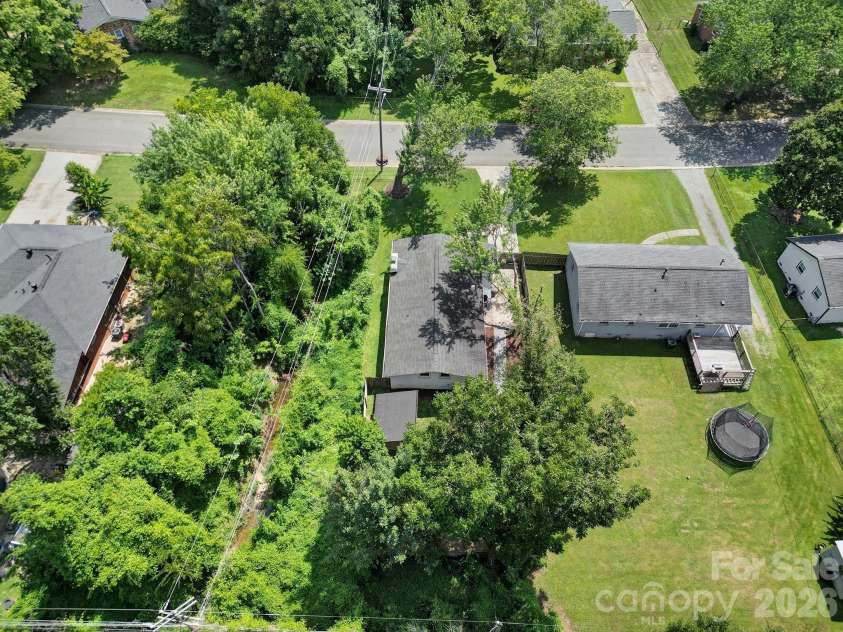 3335 Dunaire Drive, Charlotte, NC 28205.  MLS# CAR4419256, YatesRealty ID 47772. 