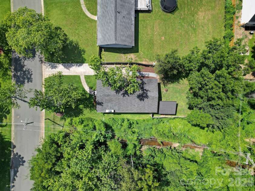 3335 Dunaire Drive, Charlotte, NC 28205.  MLS# CAR4419256, YatesRealty ID 47772. 