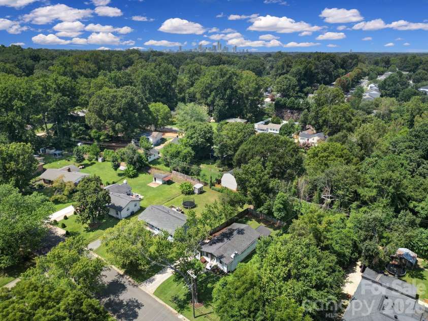3335 Dunaire Drive, Charlotte, NC 28205.  MLS# CAR4419256, YatesRealty ID 47772. 