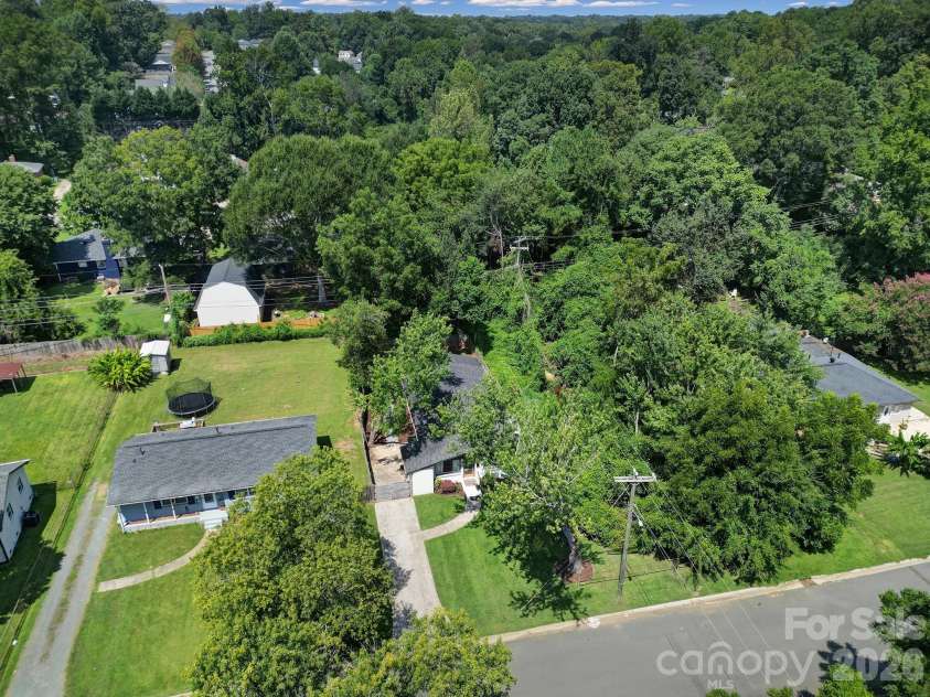 3335 Dunaire Drive, Charlotte, NC 28205.  MLS# CAR4419256, YatesRealty ID 47772. 