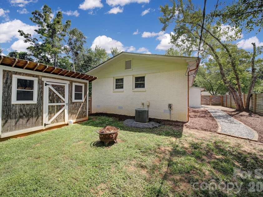 3335 Dunaire Drive, Charlotte, NC 28205.  MLS# CAR4419256, YatesRealty ID 47772. Shed