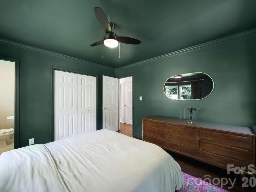 3335 Dunaire Drive, Charlotte, NC 28205.  MLS# CAR4419256, YatesRealty ID 47772. Spacious primary bedroo