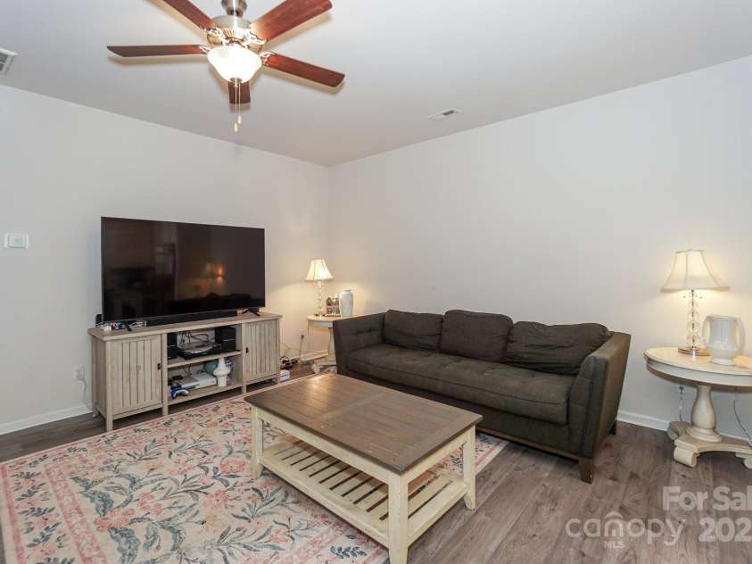 3800 Yorkshire Place, Sherrills Ford, NC 28682.  MLS# CAR4320294, YatesRealty ID 47773. Good size family room