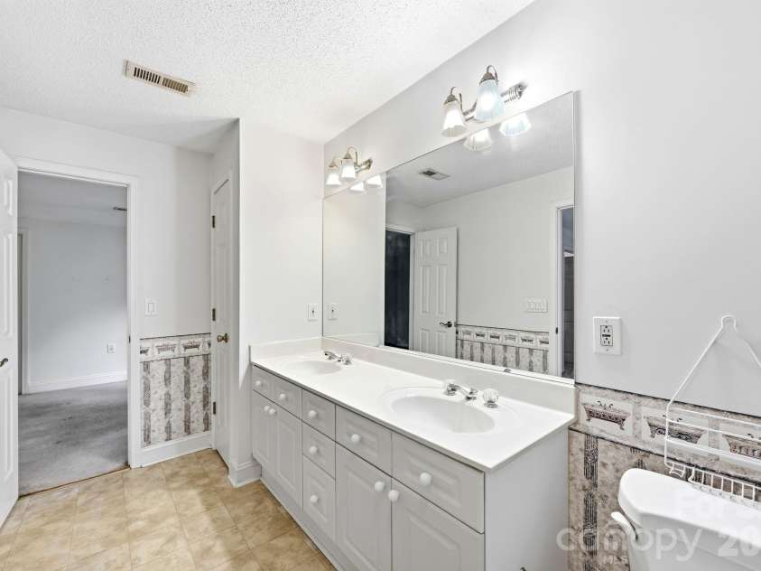 721 Canterbury Road, Kings Mountain, NC 28086.  MLS# CAR4410865, YatesRealty ID 47773. 