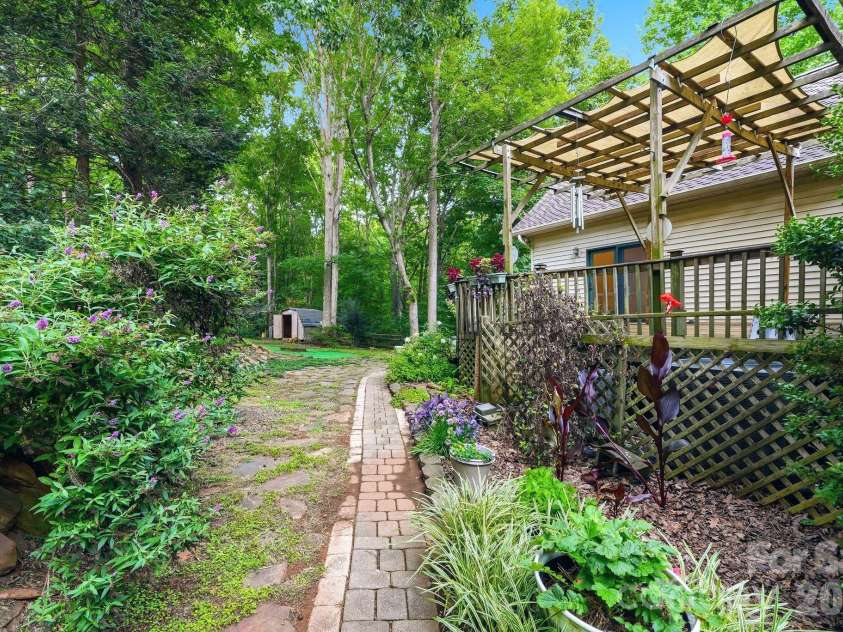 721 Canterbury Road, Kings Mountain, NC 28086.  MLS# CAR4410865, YatesRealty ID 47773. 