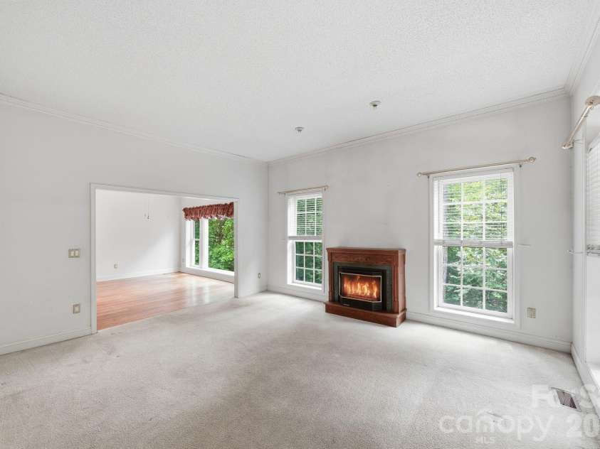 721 Canterbury Road, Kings Mountain, NC 28086.  MLS# CAR4410865, YatesRealty ID 47773. Living Room