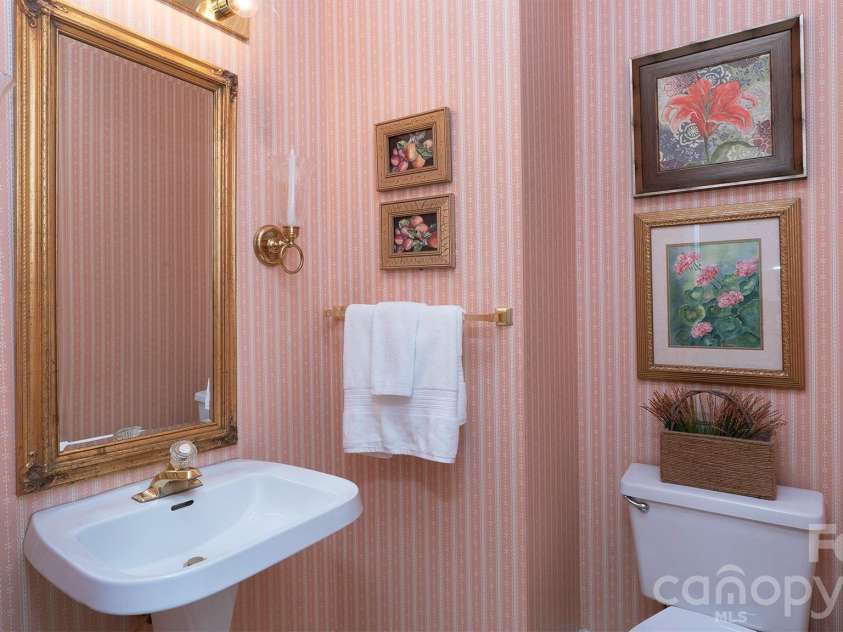 4314 Silvermere Way, Charlotte, NC 28269.  MLS# CAR4417932, YatesRealty ID 47777. 1/2 bath on main floor
