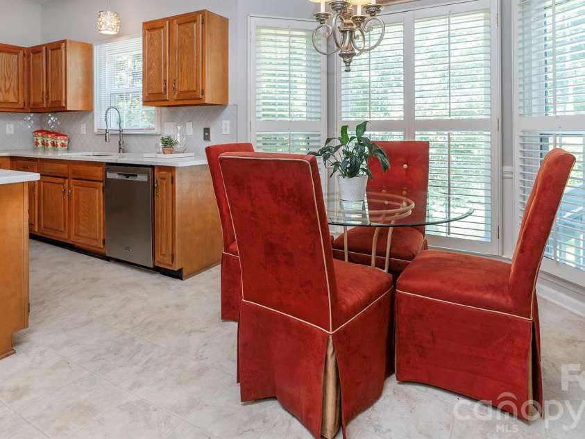 4314 Silvermere Way, Charlotte, NC 28269.  MLS# CAR4417932, YatesRealty ID 47777. Breakfast area